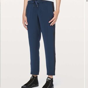 🍋Lululemon On The Fly Pant Size 6 Woven Track Stripe Navy Blue Black 7/8 Length